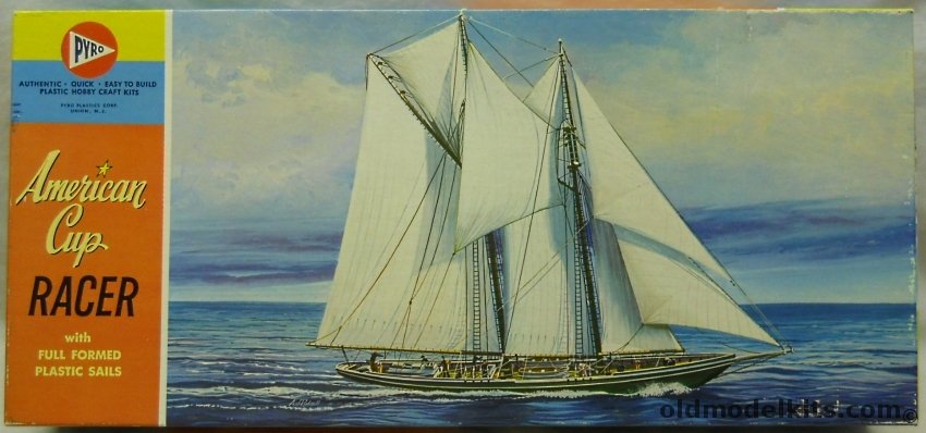 Pyro 1/96 American Cup Racer with Sails, C328-298 plastic model kit